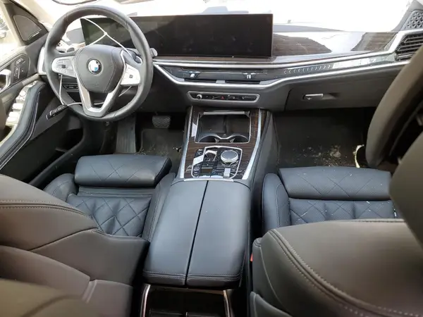 5UX23EM02R9T62541 2024 BMW X7 - Image 8
