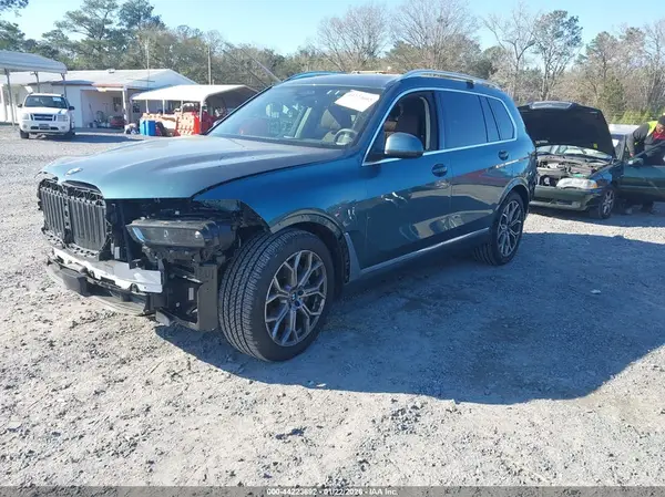 5UX23EM02R9T70526 2024 BMW X7 - Image 2