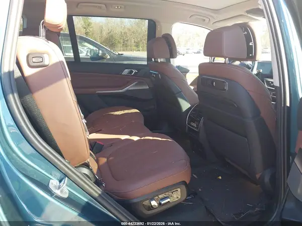 5UX23EM02R9T70526 2024 BMW X7 - Image 8