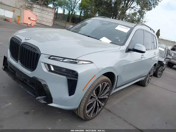5UX23EM02R9T77542 2024 BMW X7 - Image 2