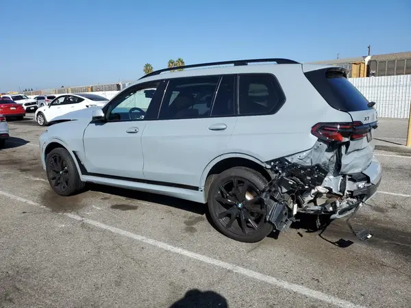 5UX23EM02R9U39201 2024 BMW X7 - Image 2