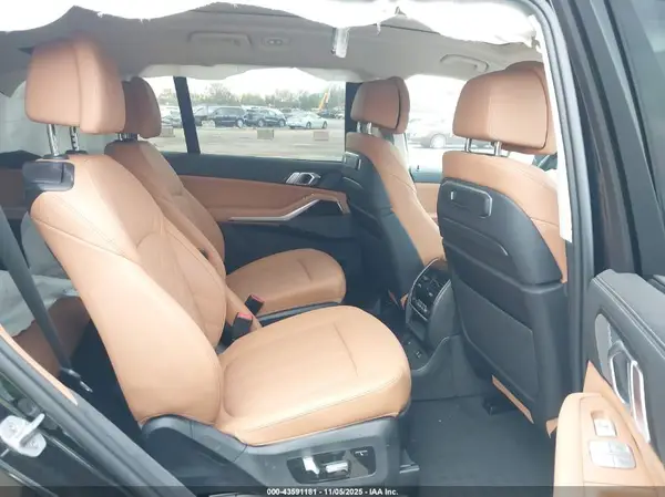 5UX23EM02R9U87667 2024 BMW X7 - Image 8