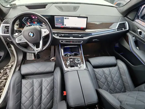 5UX23EM02S9W23009 2025 BMW X7 - Image 8