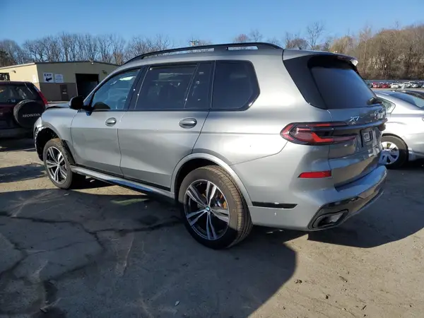 5UX23EM02S9W30056 2025 BMW X7 - Image 2