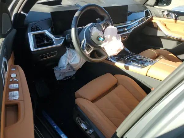 5UX23EM02S9W30056 2025 BMW X7 - Image 8