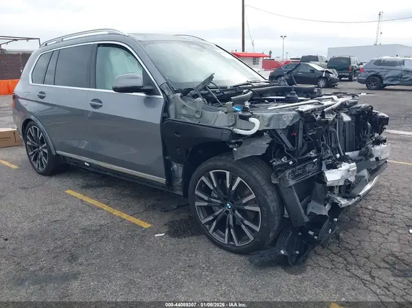5UX23EM02S9W46547 2025 BMW X7 - Image 1