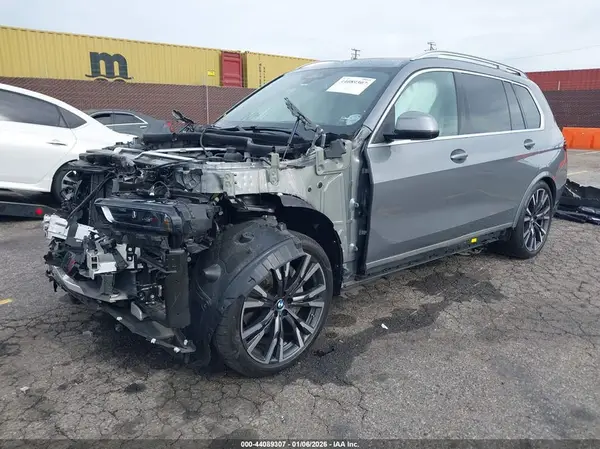 5UX23EM02S9W46547 2025 BMW X7 - Image 2