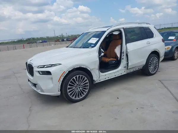 5UX23EM02S9X04818 2025 BMW X7 - Image 2