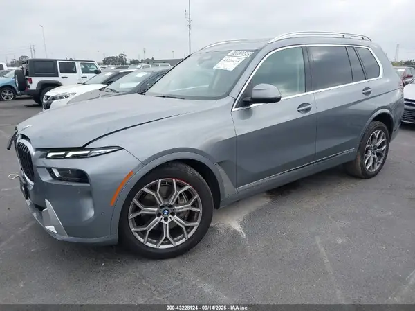 5UX23EM02S9X08416 2025 BMW X7 - Image 2