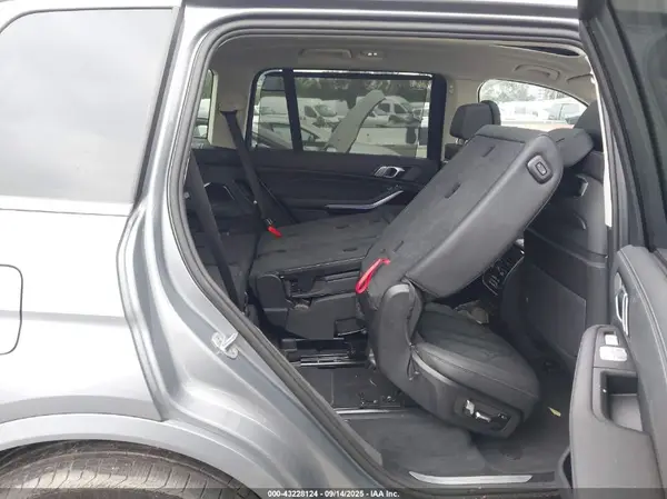 5UX23EM02S9X08416 2025 BMW X7 - Image 8
