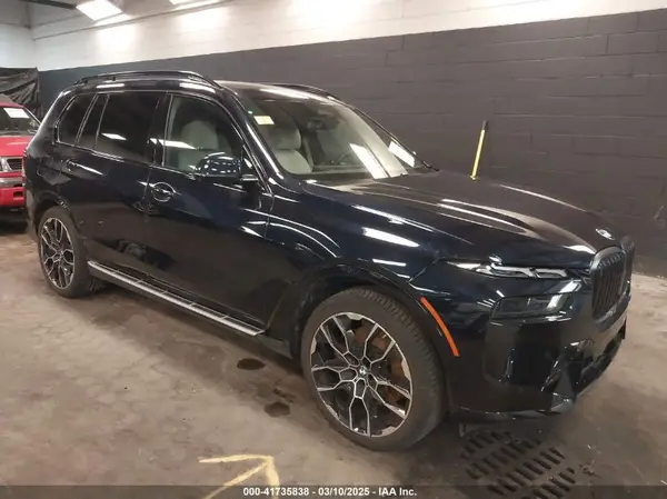 5UX23EM02S9X10070 2025 BMW X7 - Image 1