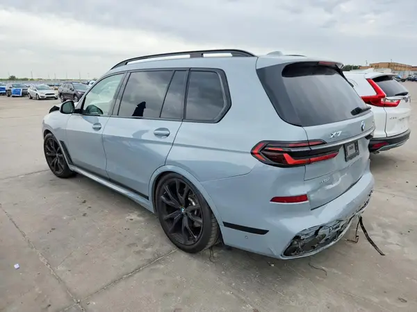 5UX23EM02S9X69779 2025 BMW X7 - Image 2