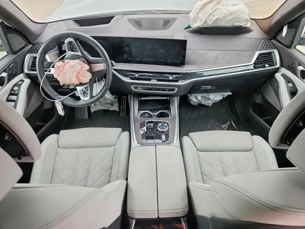 5UX23EM02S9X69779 2025 BMW X7 - Image 8