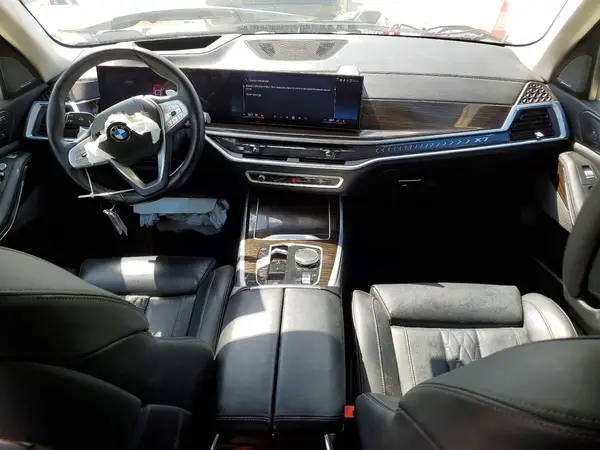 5UX23EM02S9X95637 2025 BMW X7 - Image 8