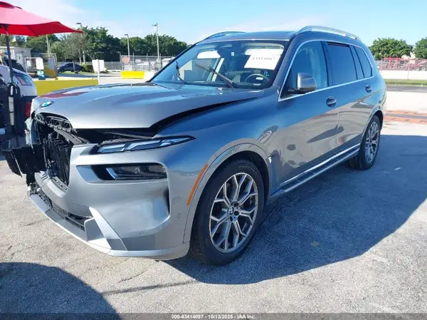 5UX23EM02S9X96044 2025 BMW X7 - Image 2