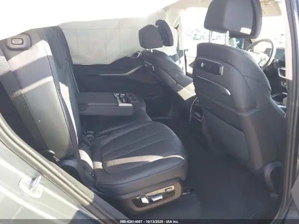 5UX23EM02S9X96044 2025 BMW X7 - Image 8