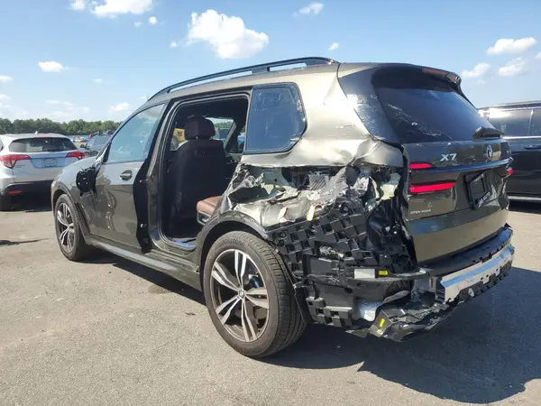 5UX23EM02S9Y29334 2025 BMW X7 - Image 2