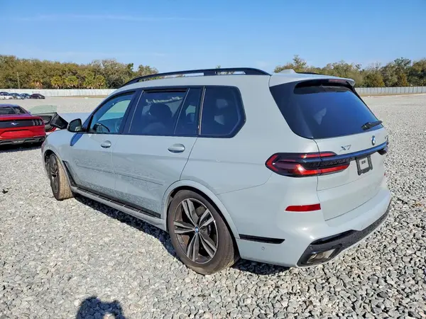 5UX23EM02S9Y44089 2025 BMW X7 - Image 2