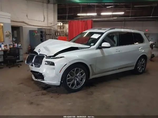 5UX23EM02S9Y58560 2025 BMW X7 - Image 2