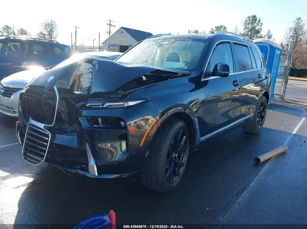5UX23EM02S9Z01827 2025 BMW X7 - Image 2