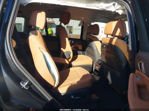 5UX23EM02S9Z01827 2025 BMW X7 - Image 8