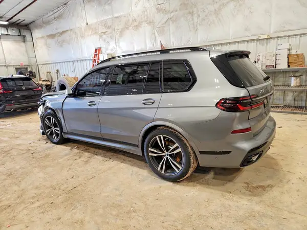 5UX23EM02S9Z45441 2025 BMW X7 - Image 2
