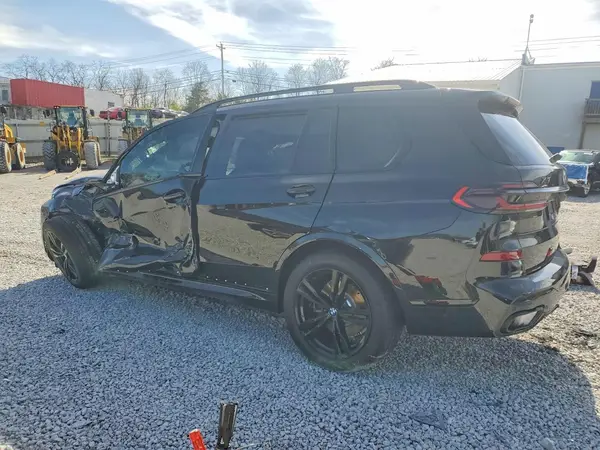 5UX23EM02T9025908 2026 BMW X7 - Image 2
