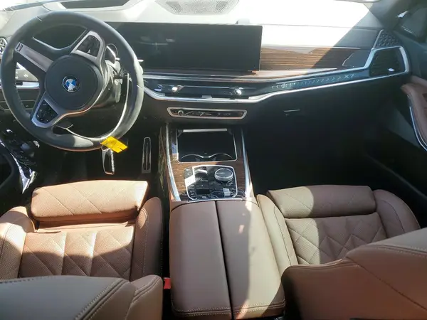 5UX23EM02T9025908 2026 BMW X7 - Image 8