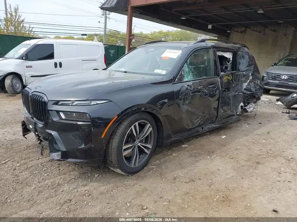 5UX23EM02T9106181 2026 BMW X7 - Image 2
