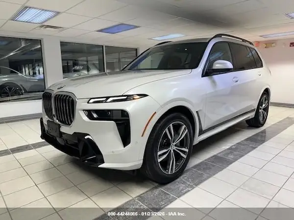 5UX23EM02T9158734 2026 BMW X7 - Image 2