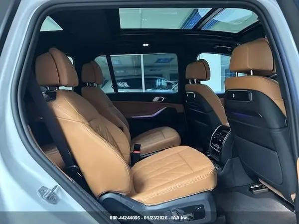 5UX23EM02T9158734 2026 BMW X7 - Image 8