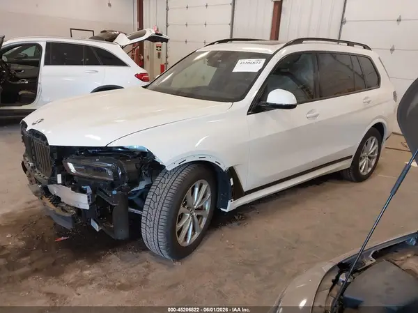 5UX23EM02T9300600 2026 BMW X7 - Image 2