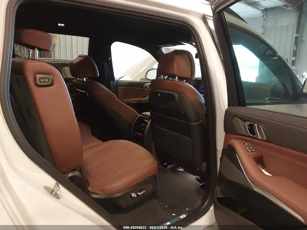 5UX23EM02T9300600 2026 BMW X7 - Image 8