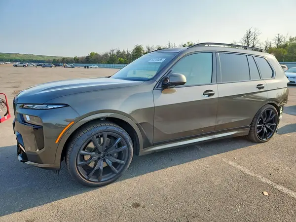 5UX23EM02T9309054 2026 BMW X7 - Image 1