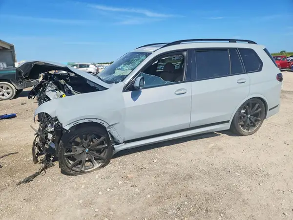 5UX23EM02T9328509 2026 BMW X7 - Image 1