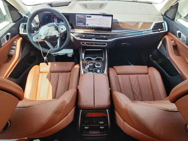 5UX23EM02T9330938 2026 BMW X7 - Image 8