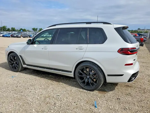 5UX23EM02T9382313 2026 BMW X7 - Image 2