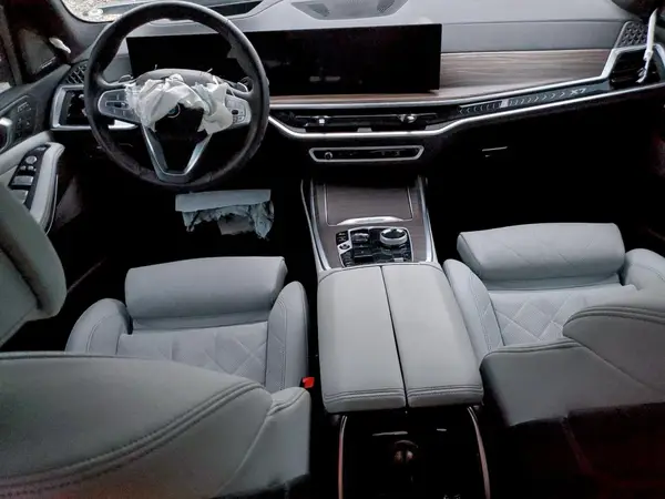 5UX23EM03P9N55875 2023 BMW X7 - Image 8
