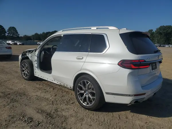 5UX23EM03P9N57285 2023 BMW X7 - Image 2
