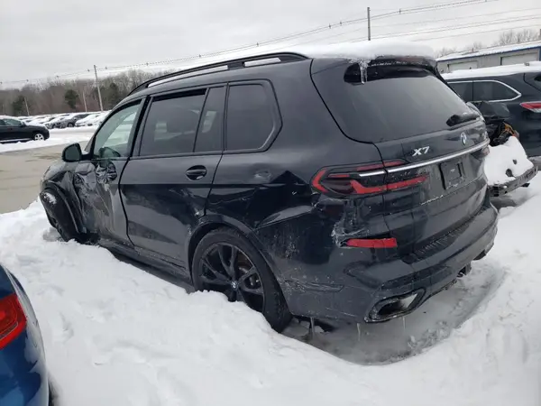 5UX23EM03P9P28696 2023 BMW X7 - Image 2
