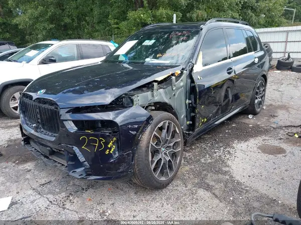 5UX23EM03P9R26615 2023 BMW X7 - Image 2