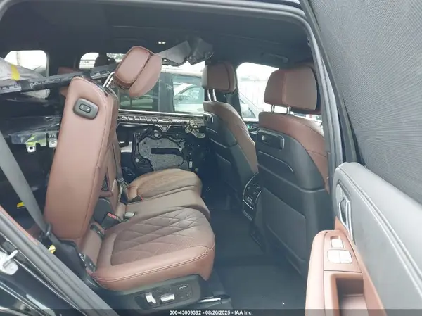5UX23EM03P9R26615 2023 BMW X7 - Image 8