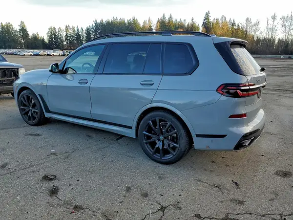 5UX23EM03P9R30194 2023 BMW X7 - Image 2