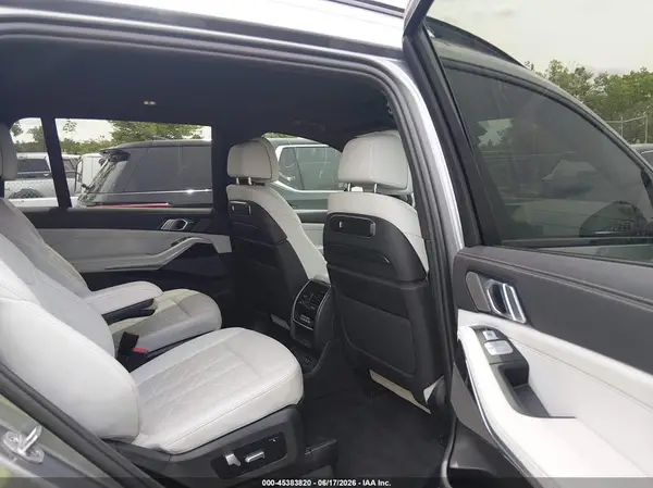 5UX23EM03P9S00897 2023 BMW X7 - Image 8