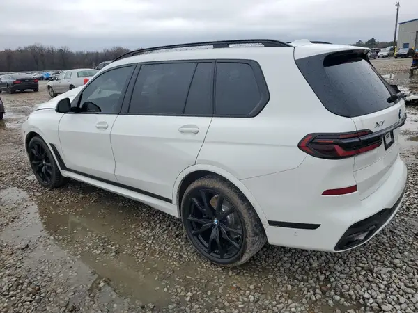 5UX23EM03R9S17069 2024 BMW X7 - Image 2