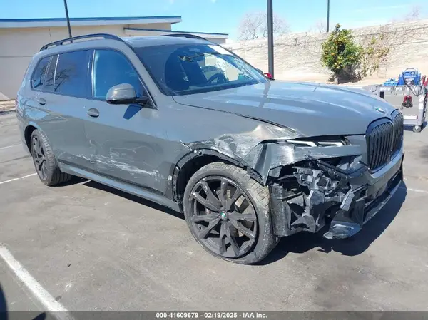 5UX23EM03R9S44014 2024 BMW X7 - Image 1