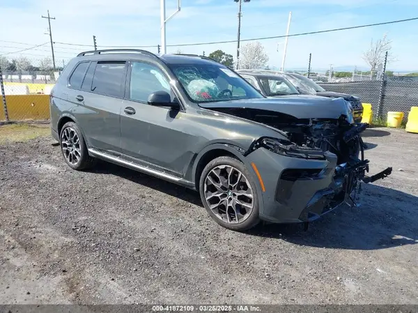 5UX23EM03R9T81356 2024 BMW X7 - Image 1