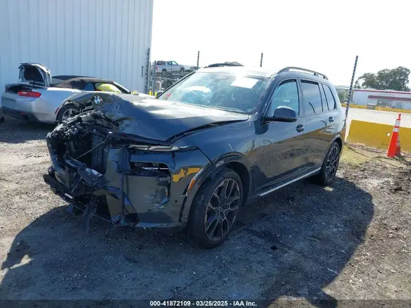 5UX23EM03R9T81356 2024 BMW X7 - Image 2