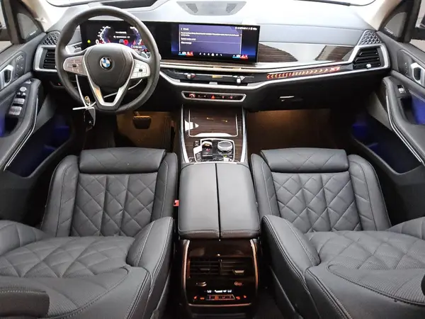 5UX23EM03R9U34685 2024 BMW X7 - Image 8