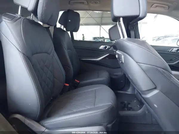 5UX23EM03R9V02774 2024 BMW X7 - Image 8